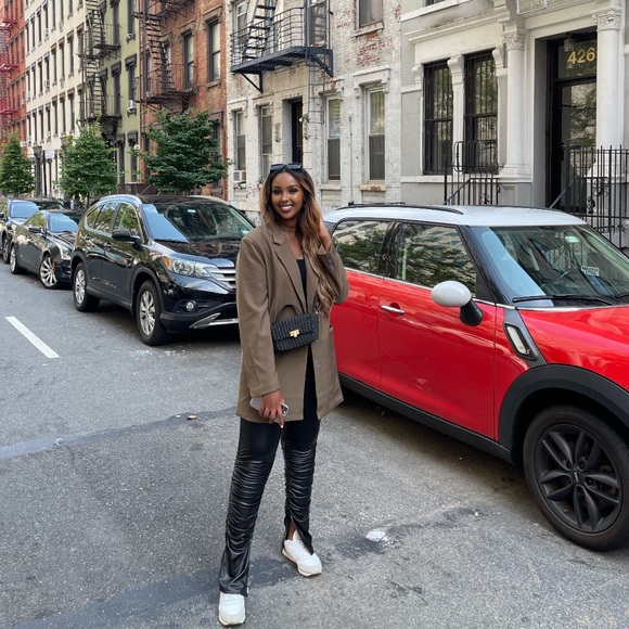 Fashion Nova- Oversized Blazer in Olive - Picture 5 of 5